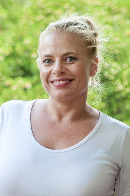 <b>Honni Whitlock</b><br />